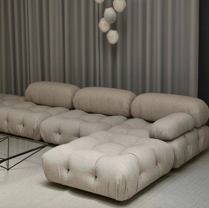 Soffan <em>Camaleonda</em> finns i många olika material. Foto:<a target="_blank" href="https://www.nordiskagalleriet.se/bb-italia/camaleonda"> Nordiska Galleriet</a> camaleonda soffa hos nordiska galleriet