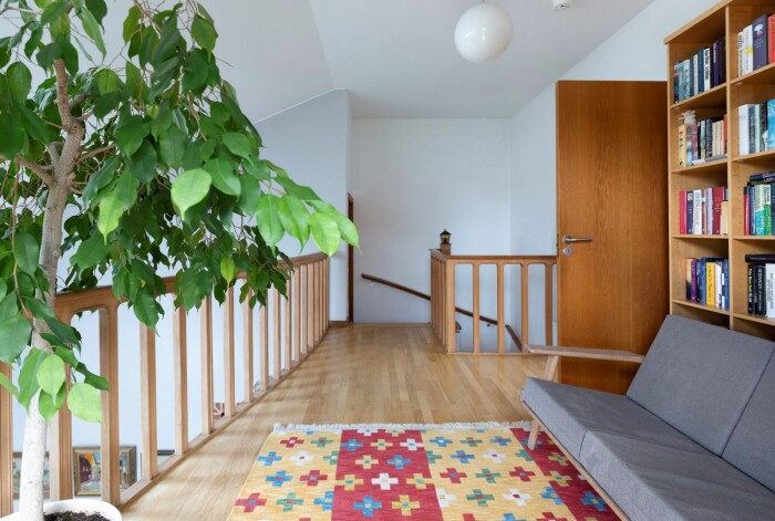 Etagelägenhetens hall. Kika in i arkitektritade 40-talsvillan.