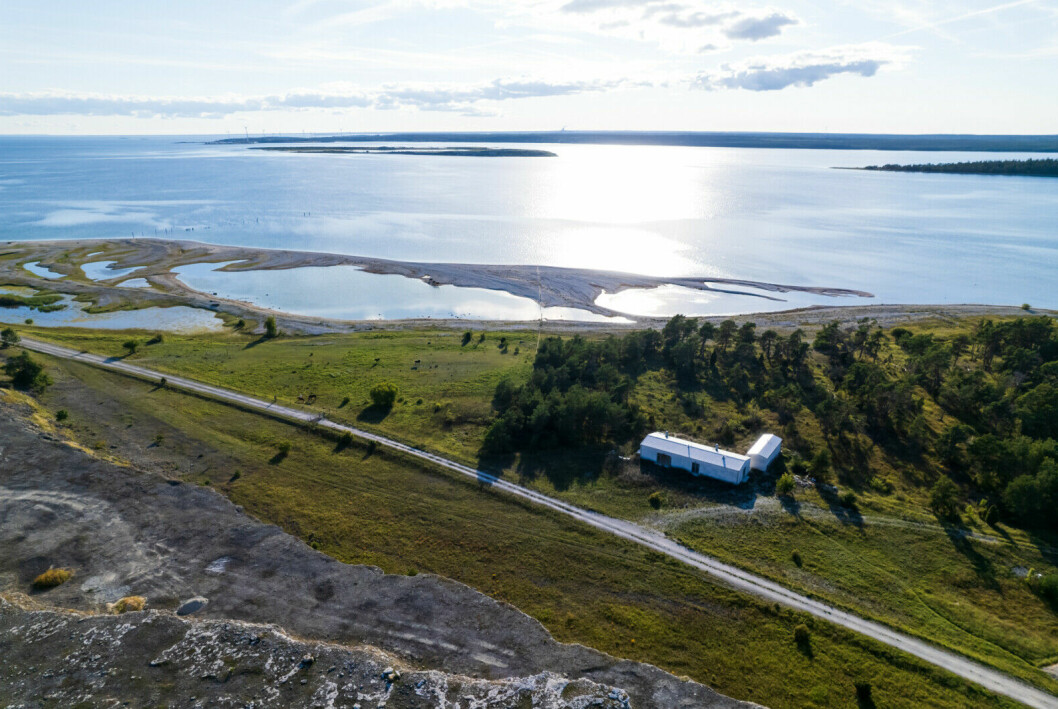 Tomten mäter över 5 000 kvadratmeter och är värd för fantastisk natur.