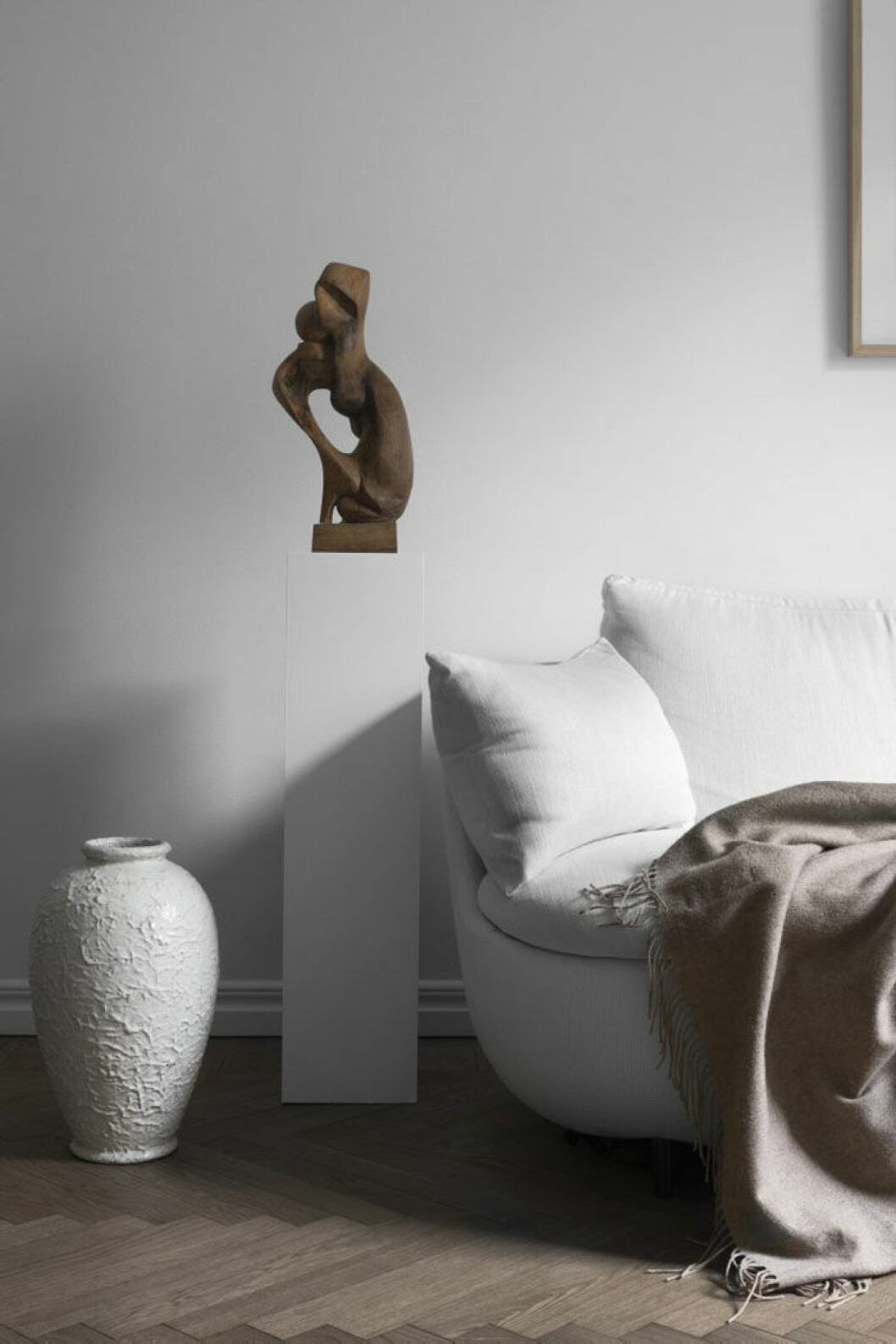 Hemma hos <a href="https://www.residencemagazine.se/avskalad-minimalism-hemma-hos-kings-moderedaktor/" target="_blank" rel="noopener">Claes Juhlin</a>.