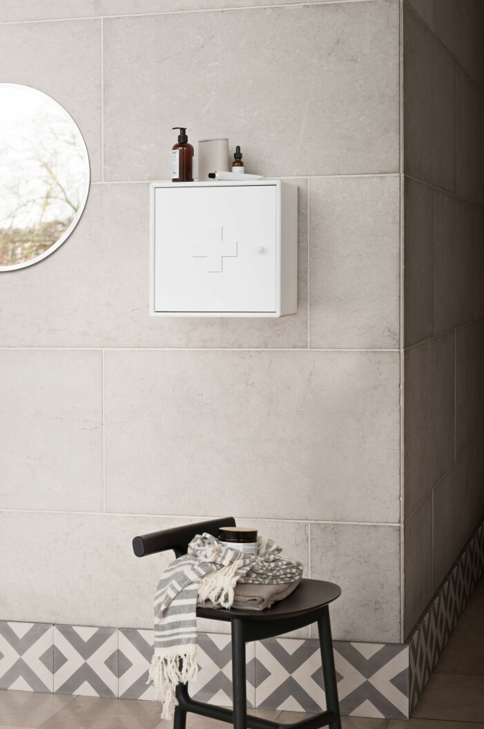 Välkomna en stilren och tidlös estetik som håller både denna säsong och nästa. Foto: Montana. Compact living-tips för köket och badrummet, badrumsinspiration