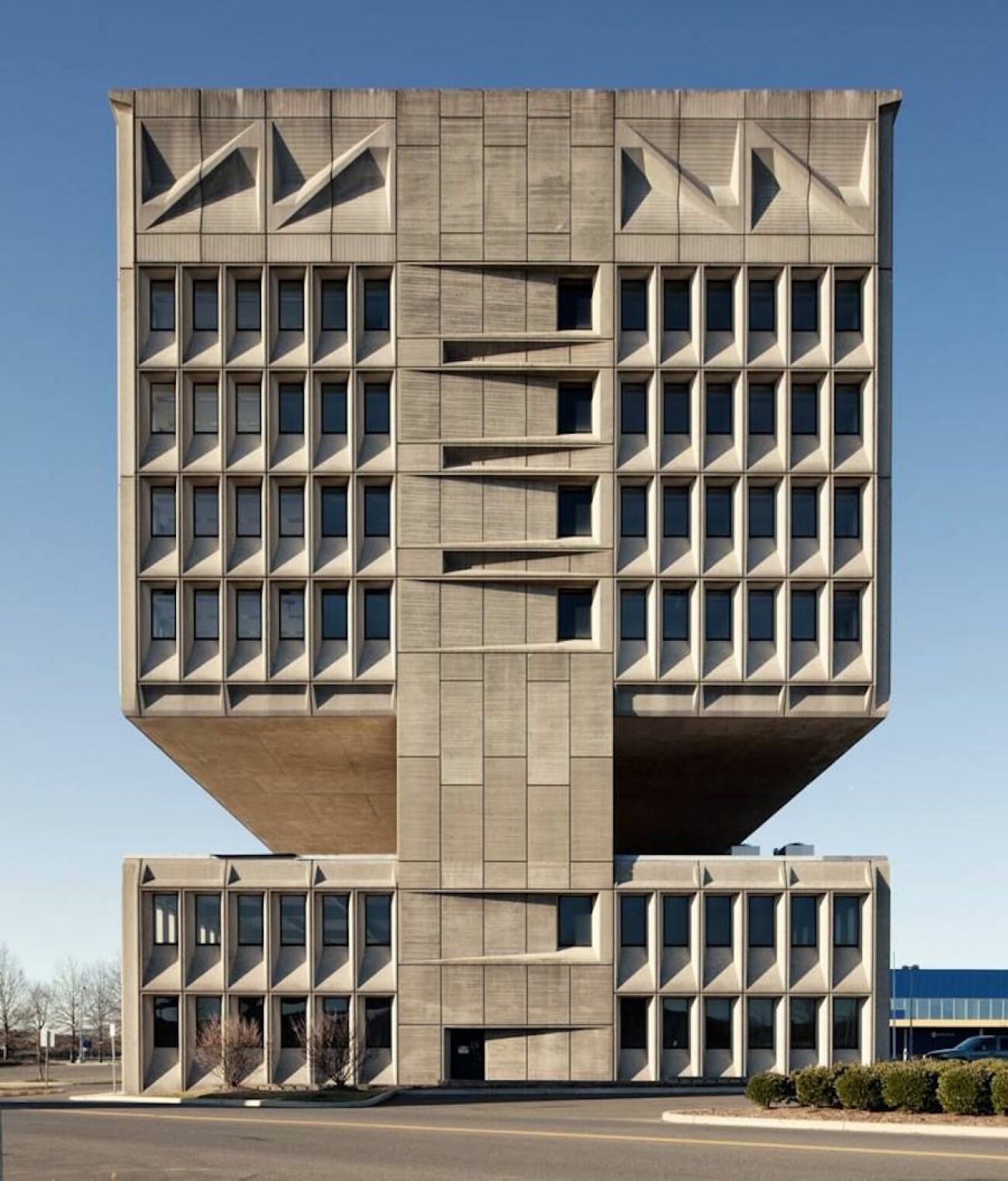 Bild på brutalistbyggnaden Pirelli Tire Building i New Haven. 