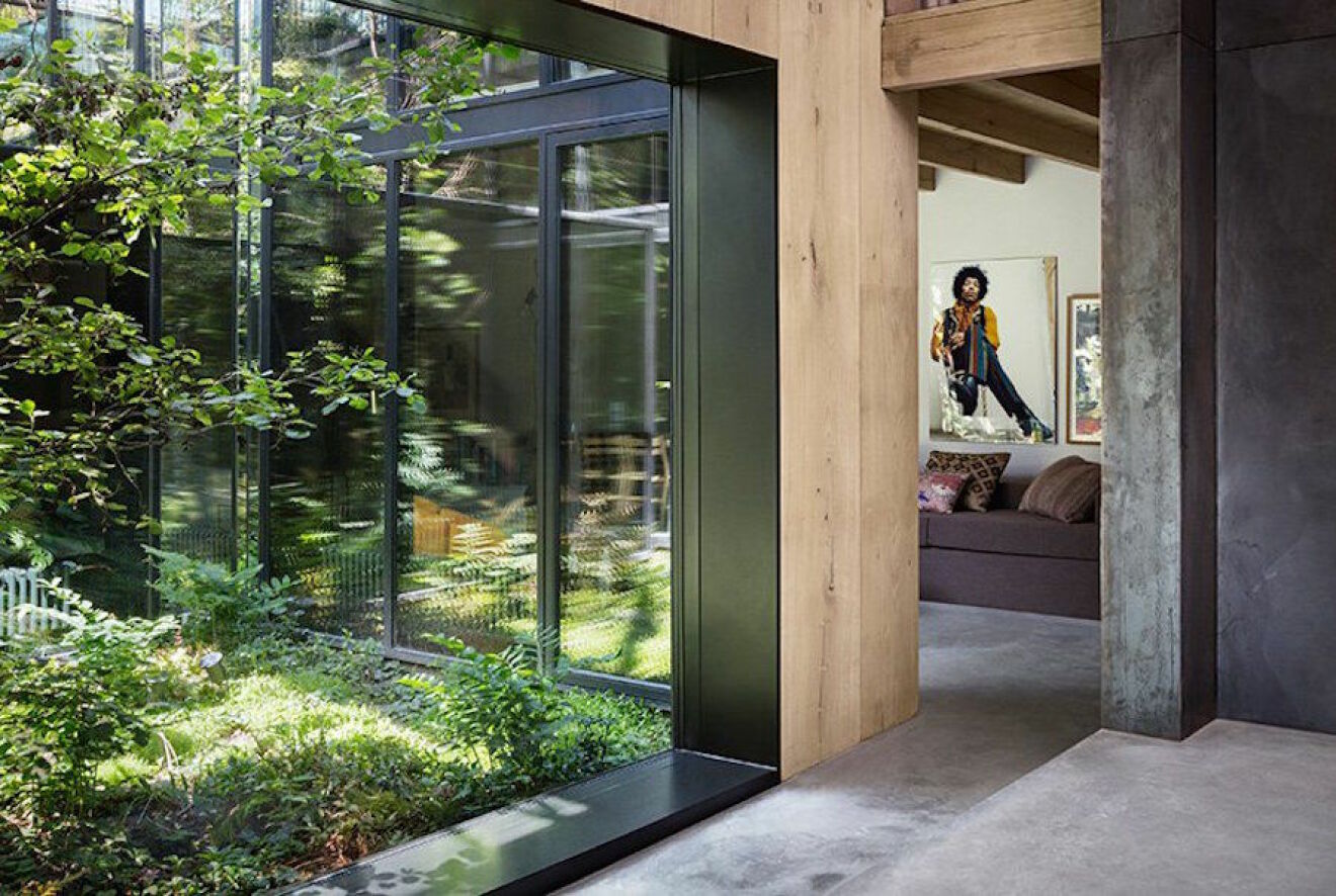 Atrium hemma hos Peter Krasilnikoff, ritat av David Thulstrup