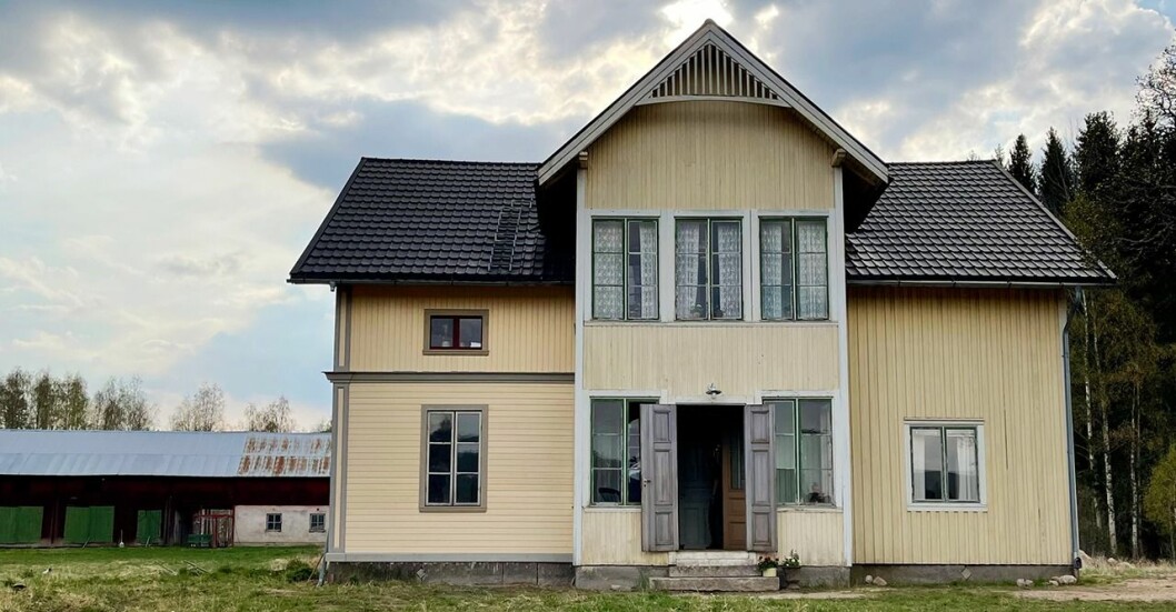 In der ersten Folge von It Sits in the Walls treffen wir Johan, Emilia und ihr desolates Haus.