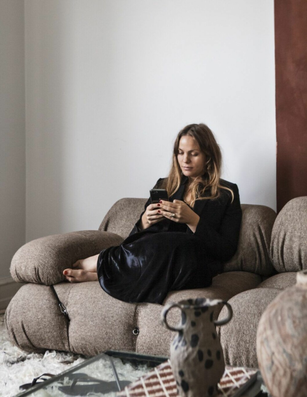 Instadags. Ellen har en blazer från Givenchy och klänning från By Malene Birger.