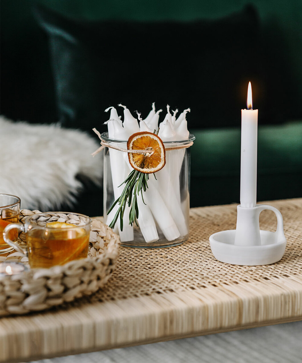 Några små dekorativa detaljer kan ge den subtila julkänslan du är ute efter. Foto: Ikea DIY-julpynt med torkad apelsin