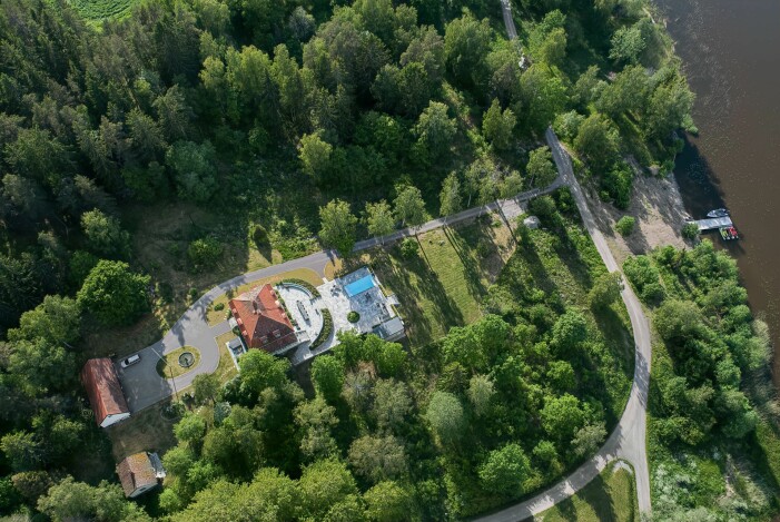 Drönarbild av tomten. Drönarbild av tomten.