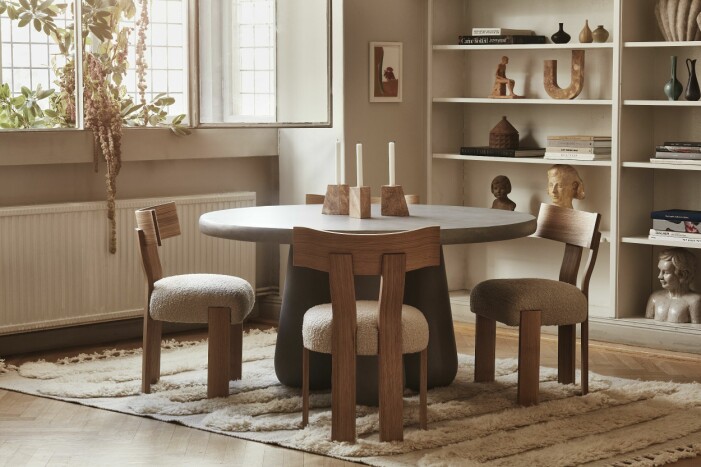 Pr-byrån Modins lokaler på Odengatan där Dusty deco inrett med sina möbler samt konst från Loyal gallery. Pr-byrån Modins lokaler på Odengatan, Dusty deco inrett med sina möbler samt konst från Loyal gallery.