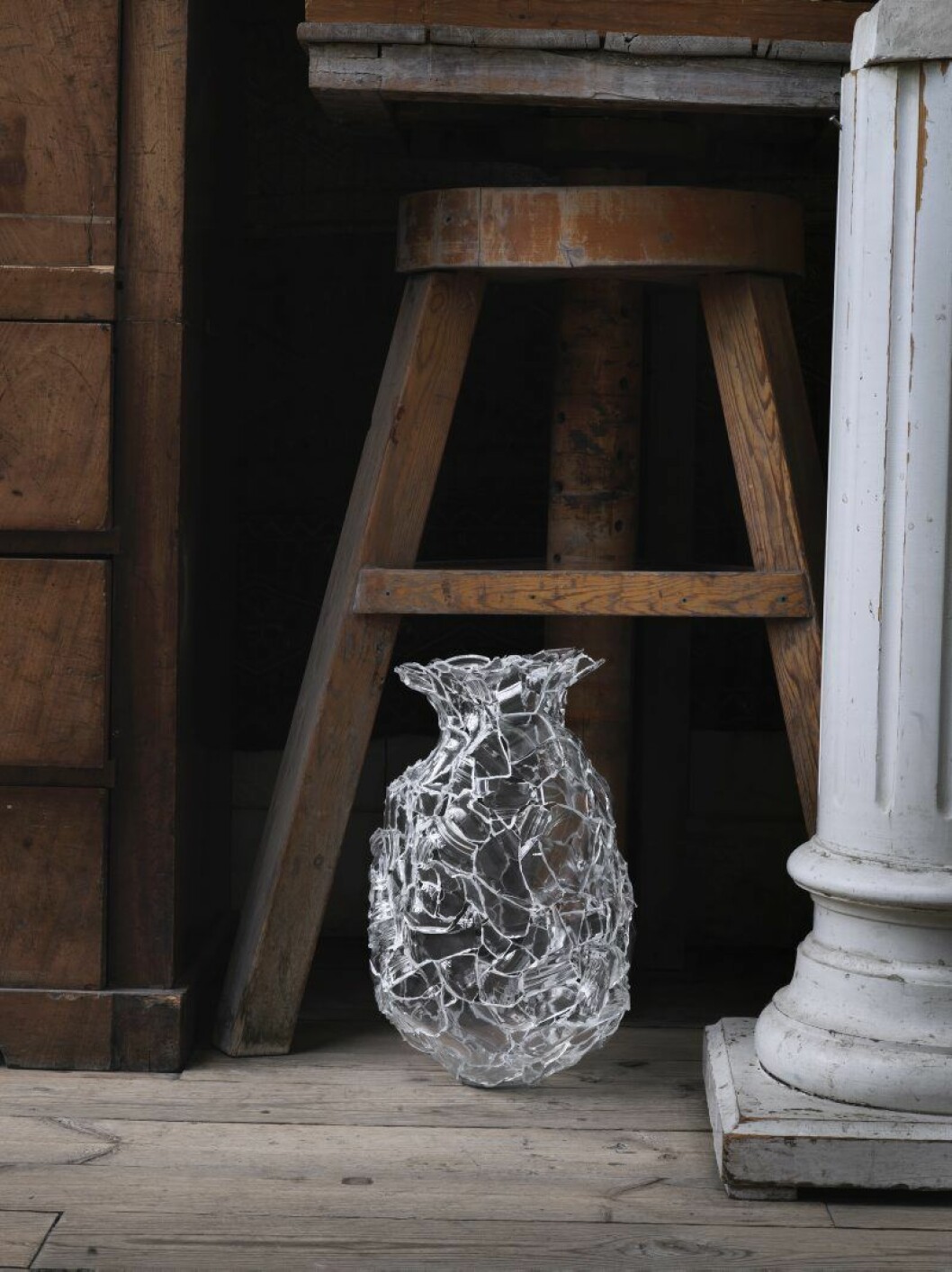 Vas Unwant av sammanfogade återvunna glasburkar, formgiven av Finn Ahlgren, 18 000:-, Crooked concept. Vas Unwant av sammanfogade återvunna glasburkar, formgiven av Finn Ahlgren, 18 000:-, Crooked concept.