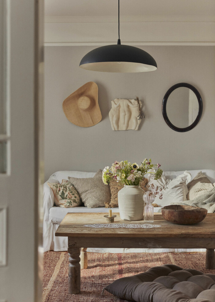 Innan du slår till, se till att kolla närmare på tidigare och kommande projekt som involverar sommarhuset. Foto: <a target="_blank" href="https://www.elle.se/decoration/elsa-billgren-sommarhus-gotland-inredningstips/7492450">Idha Lindhag</a>/Ellos. Kika in hos Elsa Billgrens magiska sommarhus på Gotland