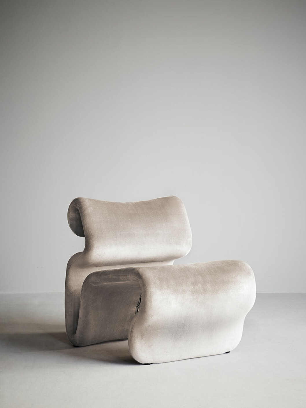 <em>Etcetera chair</em>, rek.pris 15 400 kronor. etcetera sand fram