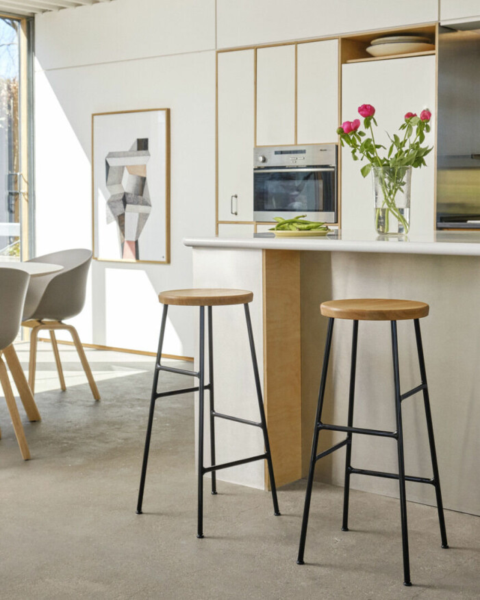 Räds inte att placera en kristall i kylskåpet för att skapa en enhetlig harmoni och god balans i hela miljön. Foto: Klaus Langelund/Hay. Inred med feng shui i köket, kristaller i kylen