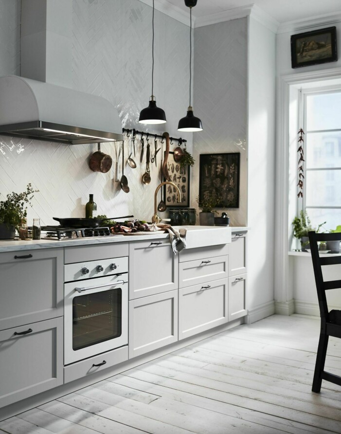 Köket är, tillsammans med vardagsrummet, en tydlig social hub i hemmet som kräver lite extra omvårdnad för en genomgående balans. Foto: Ikea. Inred med feng shui i köket