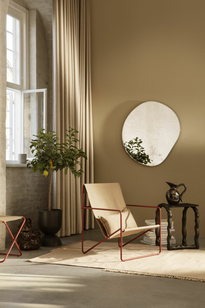 Gult dominerar på modescenen och syns även bland de danska inredningsvarumärkenas vårnyheter 2021. Foto: Ferm Living. Inredningstrender våren 2021, jordnära färger och gult
