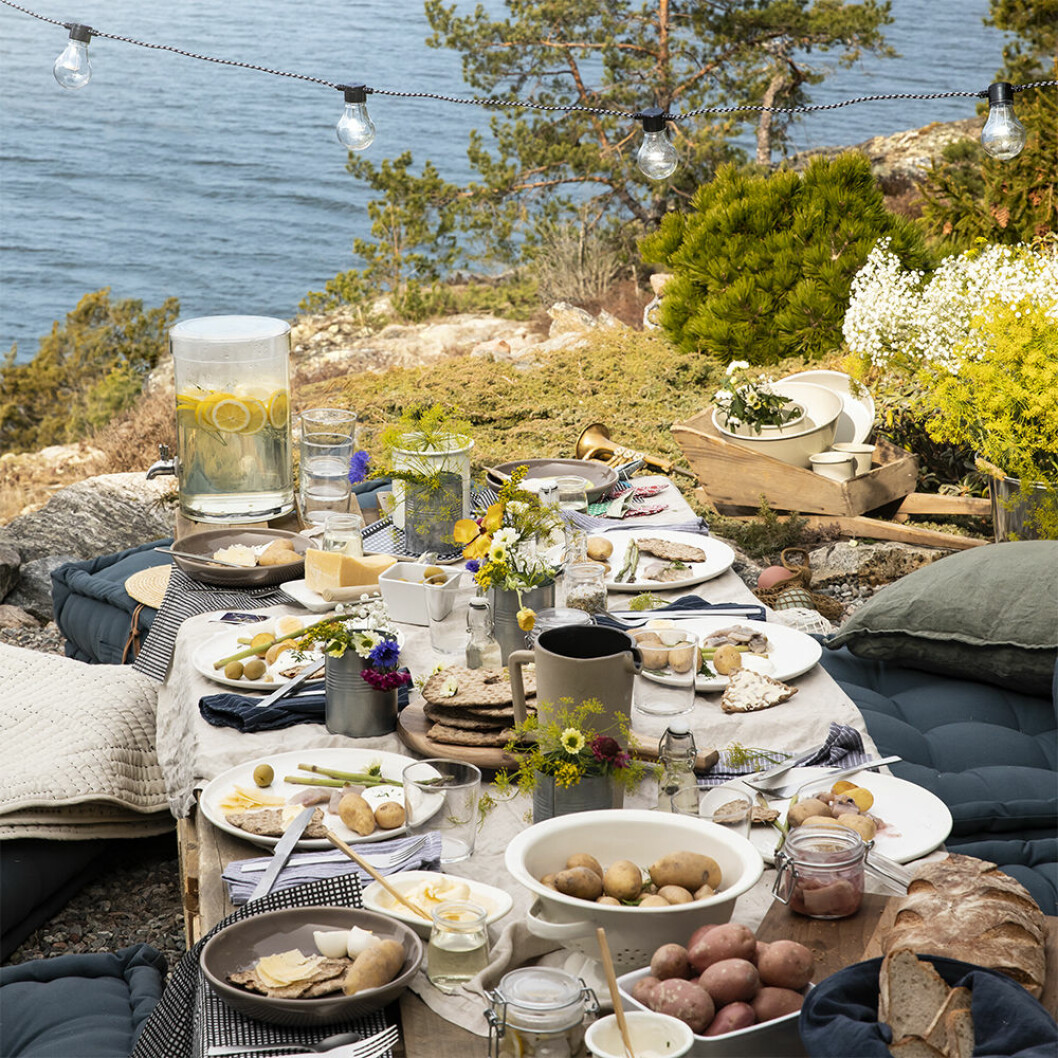 Foto: Granit Sommardukning för sommarmiddag utomhus