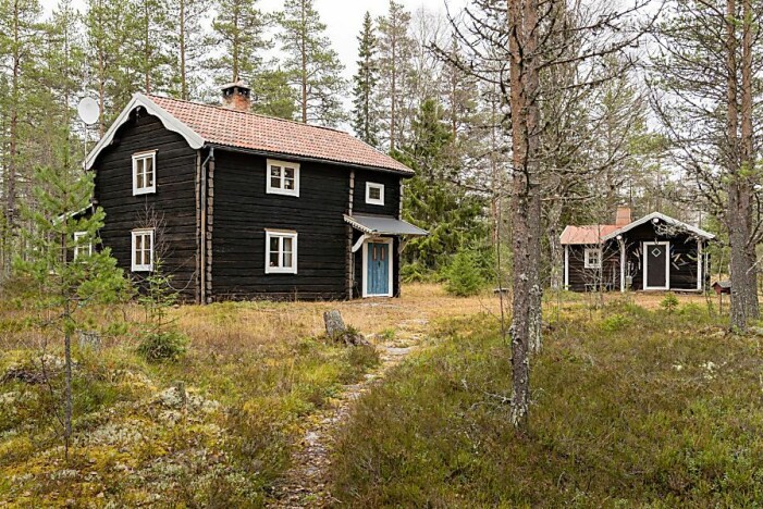 Uppe på Hundfjället i Sälen ligger de här idylliska dala-stugorna.