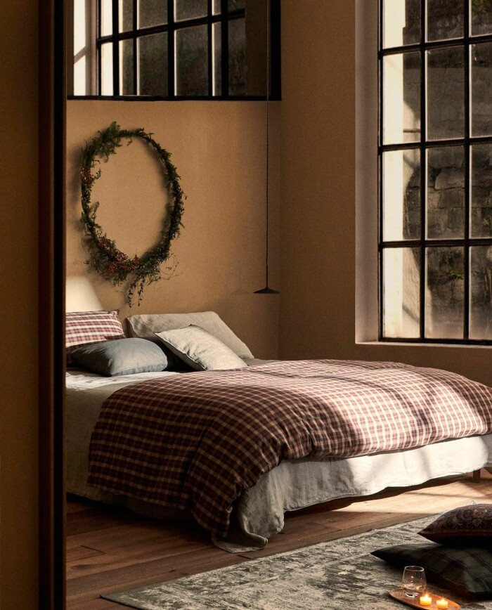 Stämningsfullt och vackert i sovrummet med en julbäddning i flanell. Foto: Zara Home
