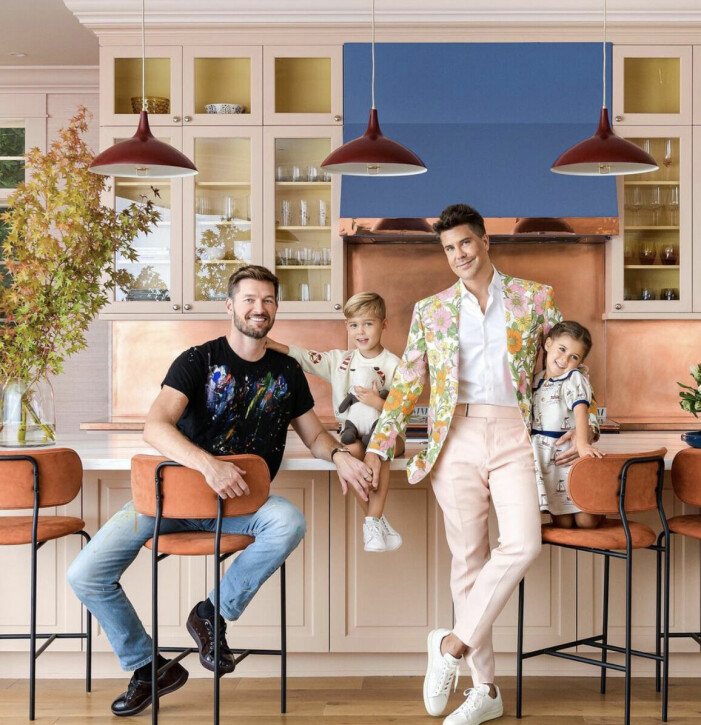 Fina familjen om fyra bor numera i Beverly Hills. Fredrik Eklund nya bostad i Beverly Hills