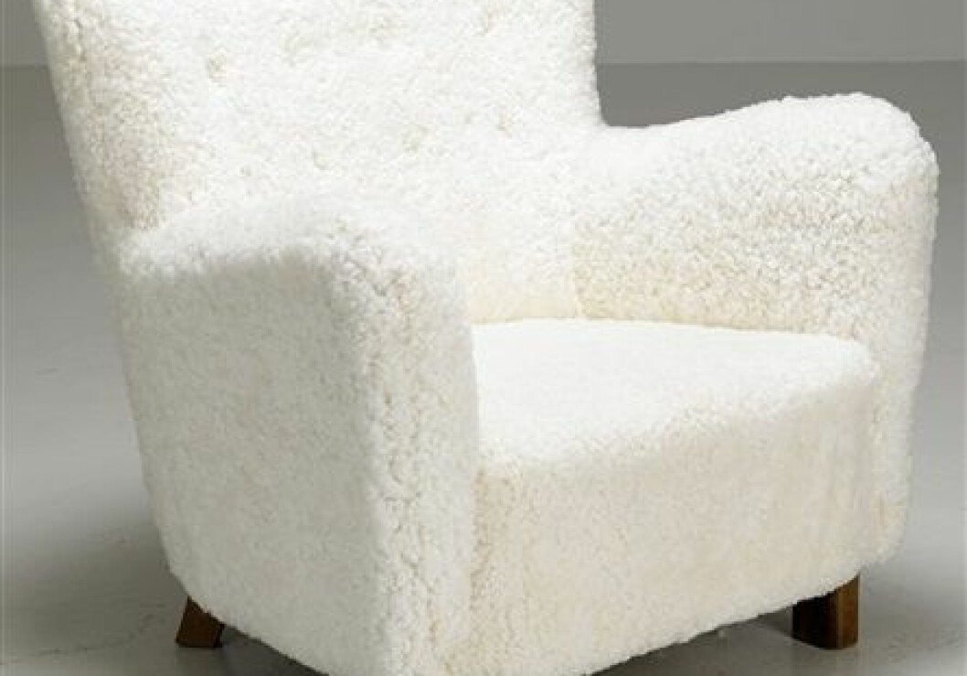 Fåtölj 1669, Fritz Hansen. Foto via <a href="http://www.artnet.com/" target="_blank" rel="noopener">Artnet</a>.