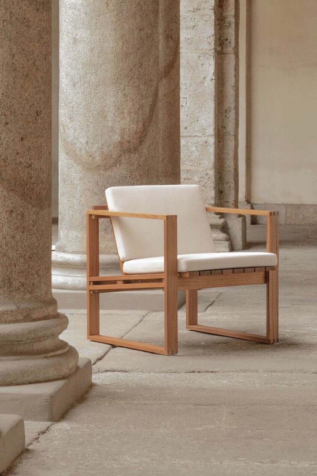 Indoor Outdoor en kollektion designad av Bodil Kjær nylanserad av Carl Hansen & Son.