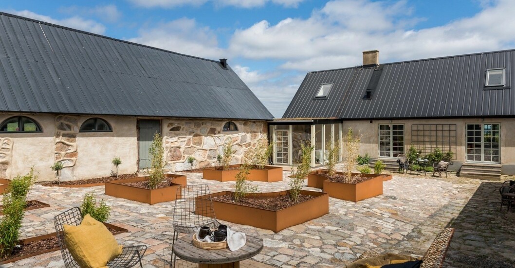 Den arkitektritade innergården dagtid. Arkitektritad innergård