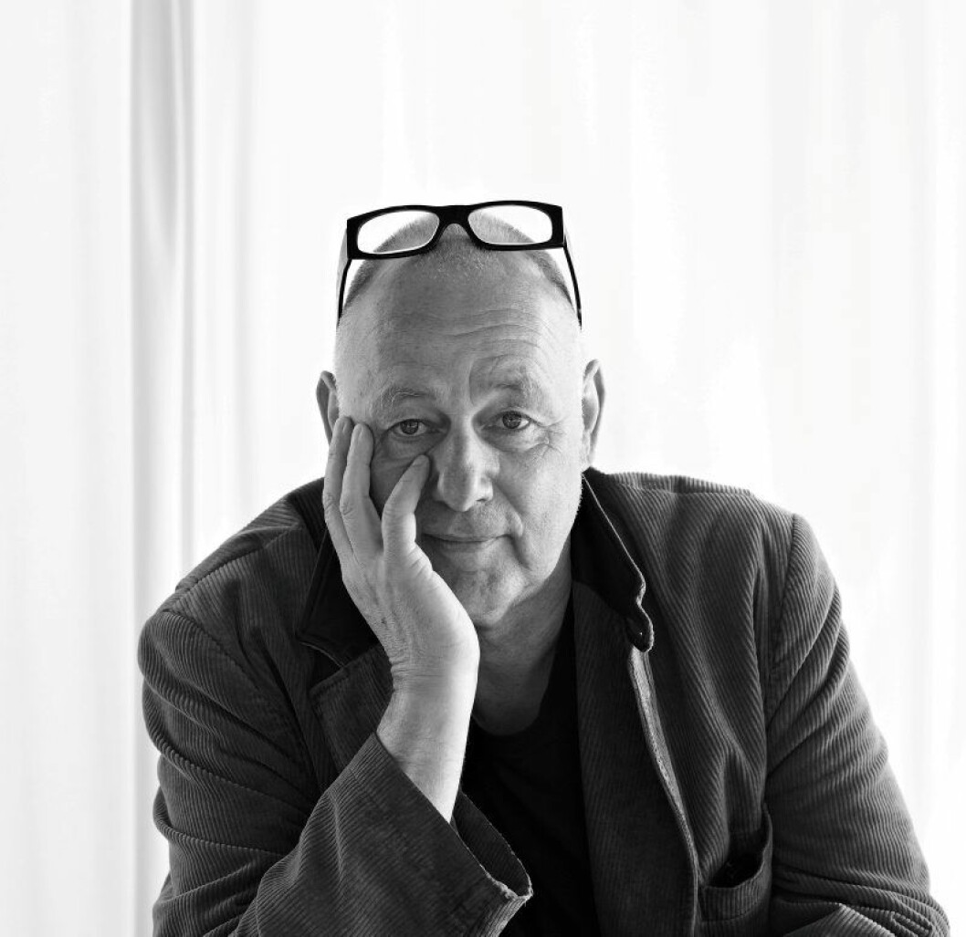 Gert Wingårdh driver eget sedan 1977. Ända sedan starten har hans kontor ritat fyra, fem villor per år, en produktion som löpt parallellt med de offentliga uppdragen. Under de nästan 40 åren har tomterna blivit allt mindre och mer komplexa, menar han. Trendspaning: »Inflyttningen till städerna har inneburit att man ofta tvingas jobba med mer uppbrutna och komplexa planlösningar.« Porträtt Gert Wingårdh