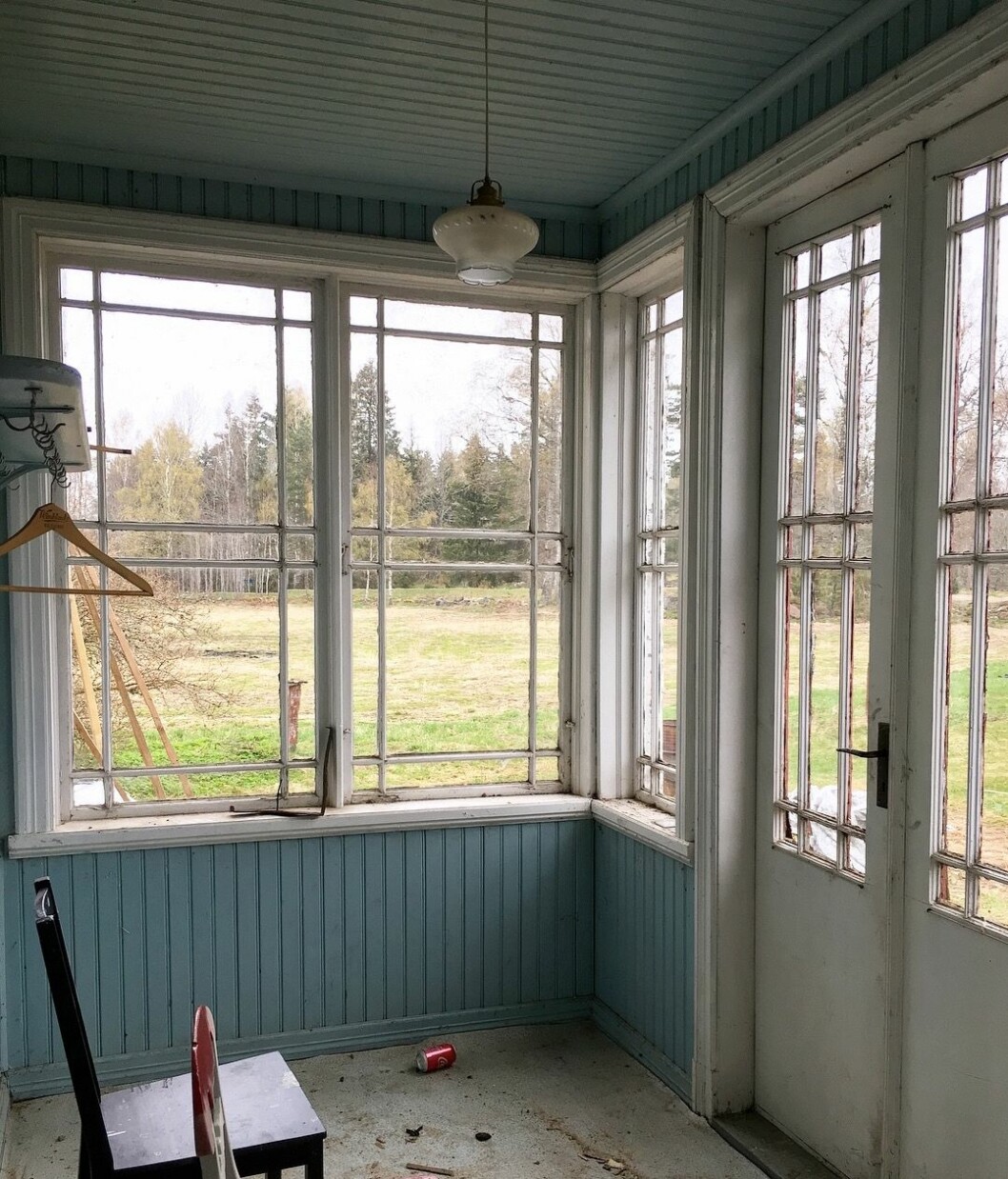 Glasverandan invändigt innan renoveringen. Glasverandan invändigt innan renoveringen.