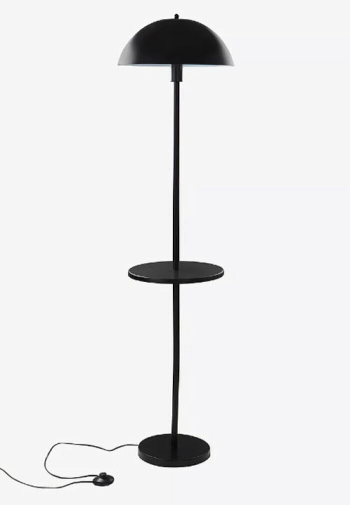 golvlampa med bord