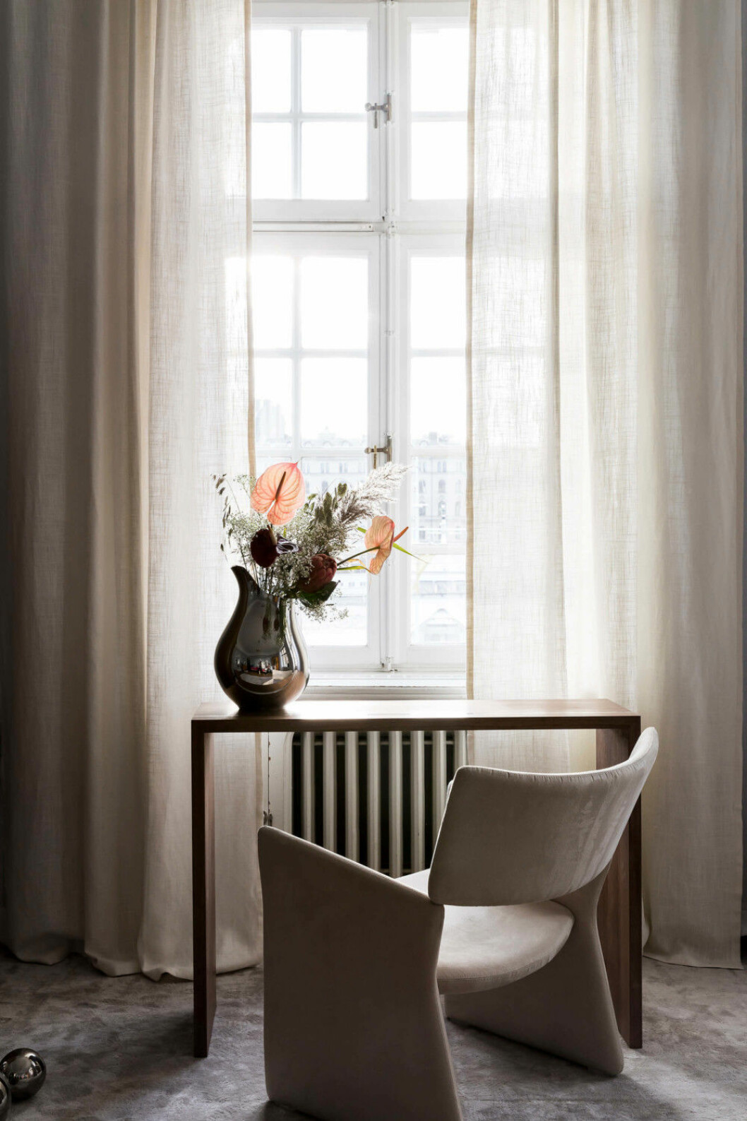 Vas från Georg Jensen, Vera gardin i färgen benvit.