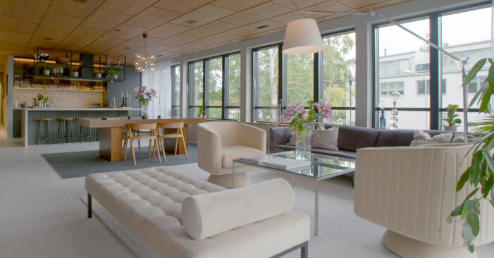 Villan på Lidingö som visades i avsnitt 5 i säsong 1 av Grand designs Sverige. Vardagsrum i villan på Lidingö ur Grand Designs Sverige, säsong 1.