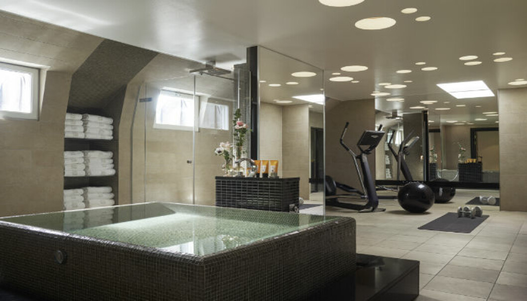 En egen spaavdelning med liten pool och träningsutrustning har du också tillgång till om du hyr sviten för en natt. Grand Hotel lyxsvit 11
