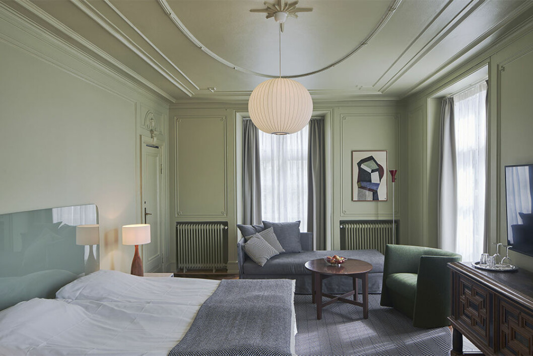 Rummen, som tidigare gått i vitt med gulddetaljer, fick en modern färgsättning med fasadens originalfärg. Grand Hotel Terminus i Bergen