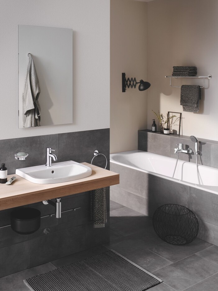 Ett inbyggt badkar integreras enkelt in med resten av inredningen. Foto: Grohe. Så väljer du badkar efter din inredningsstil, minimalistiskt och industriellt