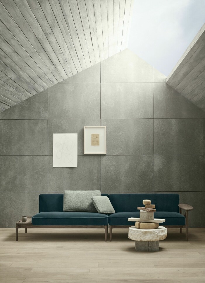 Vackra soffan Embrace finns i ek och valnöt med både klädsel av tyg och läder. Grön soffa från Eoos arkitektkontor för Carl Hansen & son.