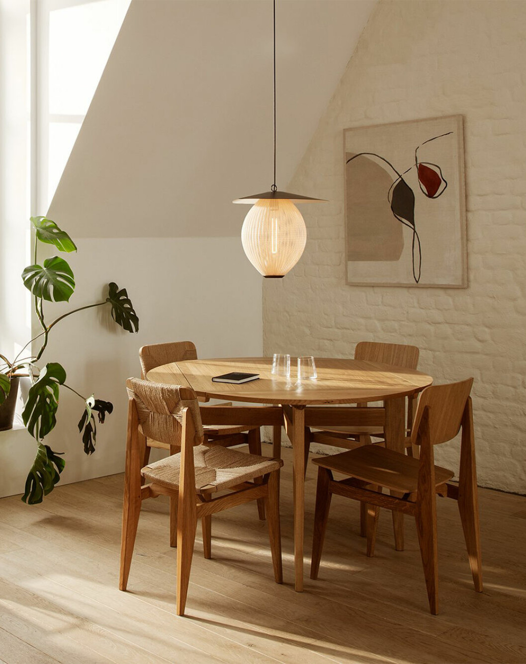 Gubi relanserar<em> C-chair</em> i sin ursprungliga form med säte i papperssnöre. C-chair från Gubi relanseras