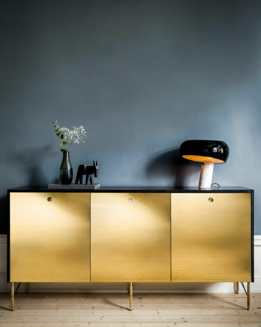 Guldkant till Ikeas sideboard från Picky living och Triss