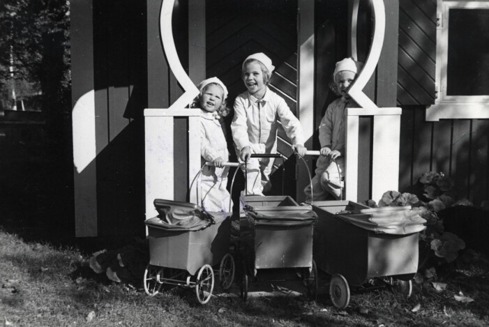 På 1940-talet lekta kungen och Hagasessorna där och i dag används lekstugan av Estelle och Oscar. Hagasessorna i lekstugan