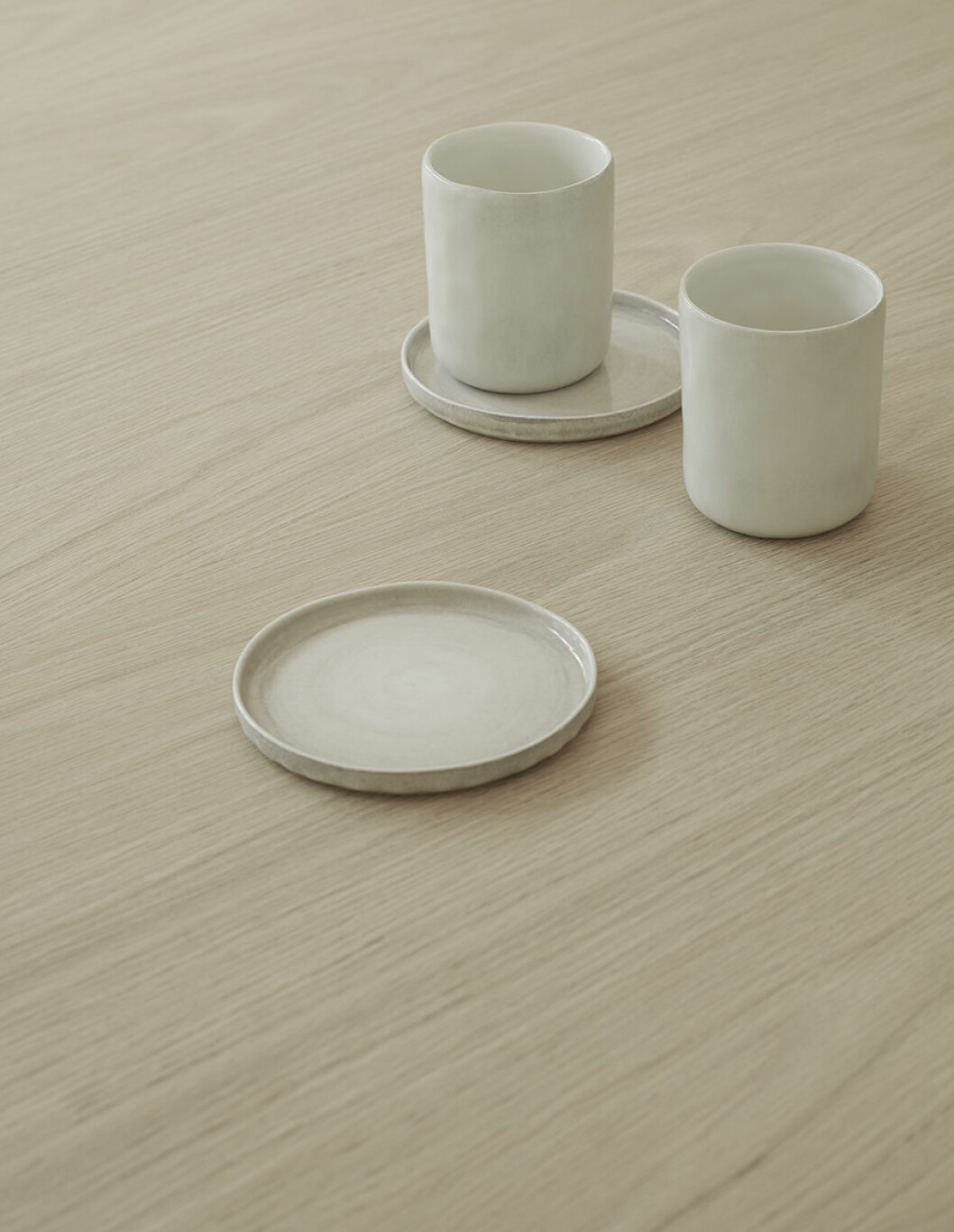 Keramik från Mateus jubileumskollektion <em>Mateus meets Sam Baron meets Yatzer</em>, ett designsamarbete mellan Mateus, Sam Baron och Costas Voyatzis. hans keramik