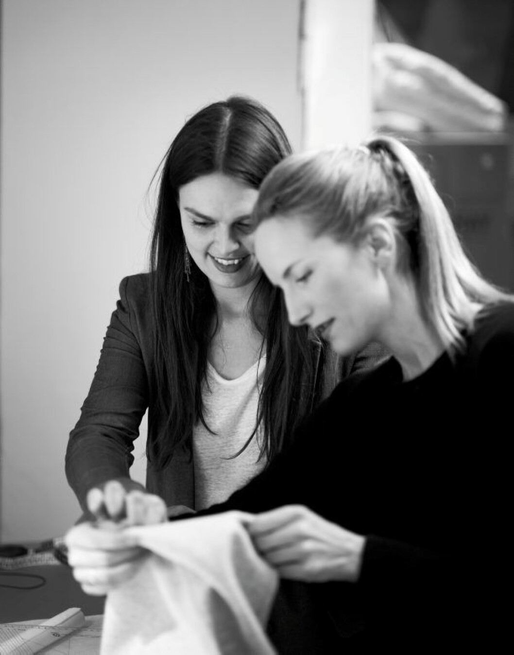 Mette Hay och designern Zanne Larsen. Foto: Nicklas Rudfell Mette Hay och designern Zanne Larsen.