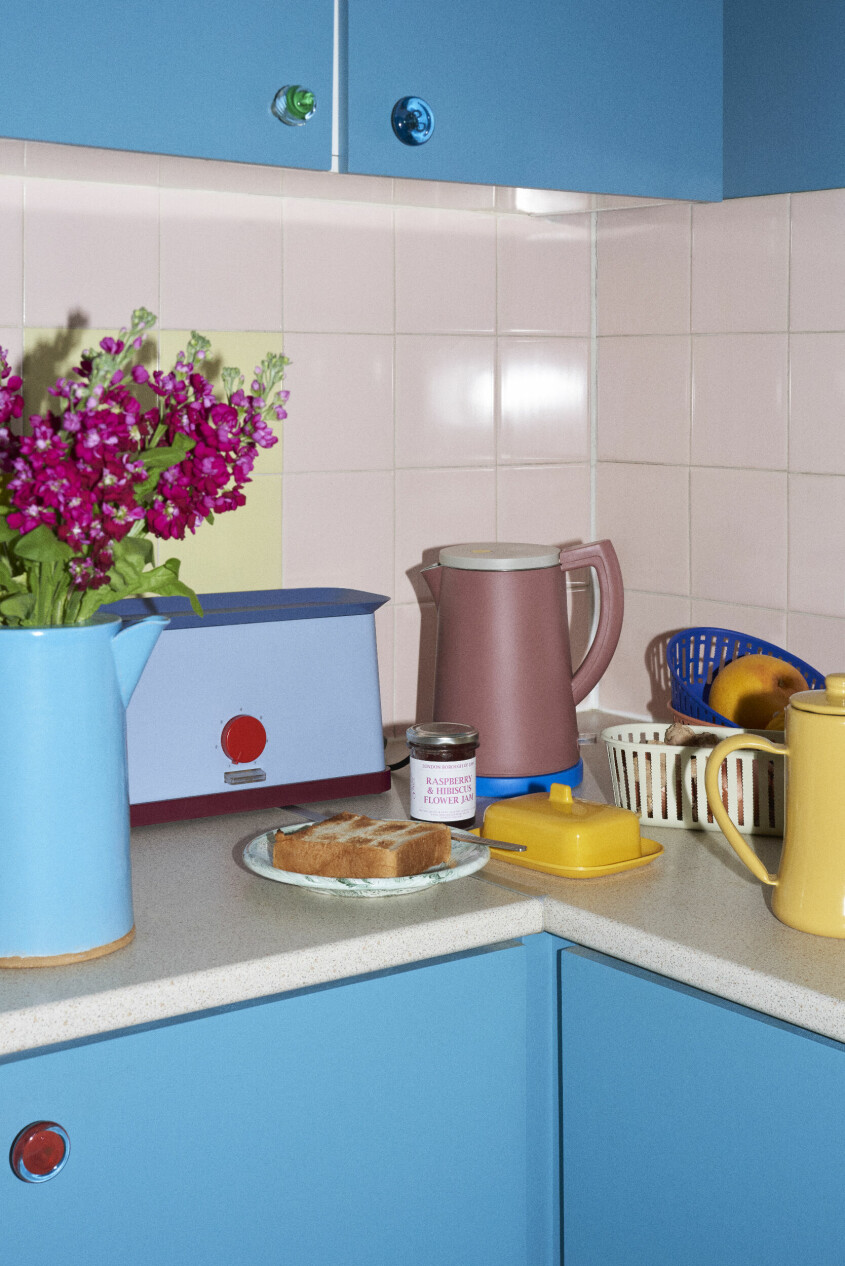 Är färg din ständiga trotjänare? Inspireras av danska Hay, som gladeligen adderar färg i både små som stora detaljer. Foto: Hay. Vanliga missar köksrenovering, stor förändring