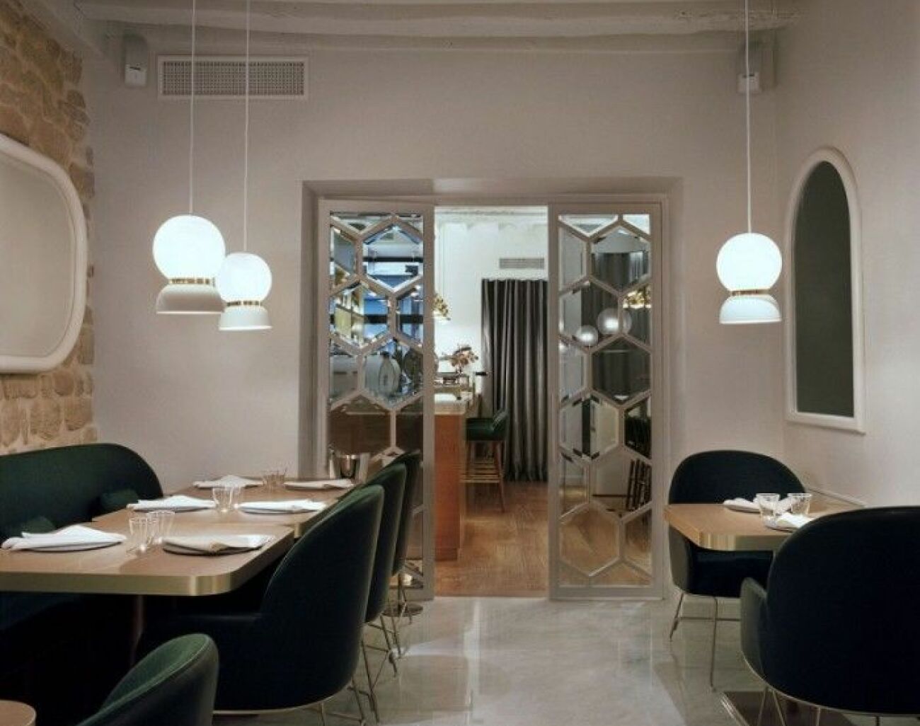 Hayon har designat den nyöppnade restaurangen Le Sergent Recruteur i Paris. 