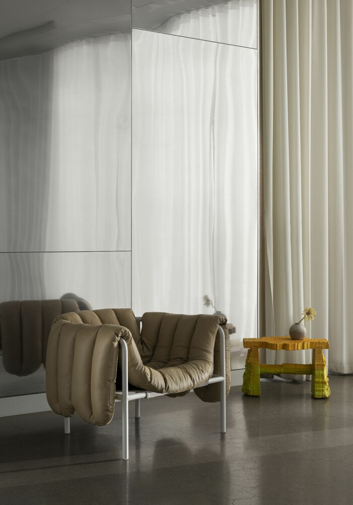 I år lanserades ett samarbete med brittiske designern Faye Toogood, stolen Puffy. Foto: Erik Lefvander Stolen Puffy