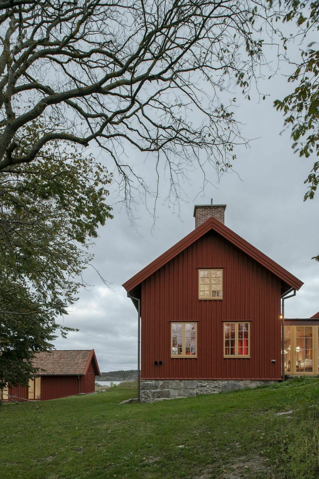 Torpet tronar i slänten som om inget har hänt sedan 1700-talet. Hemma hos Gert och Karin Wingårdh på Äggdal