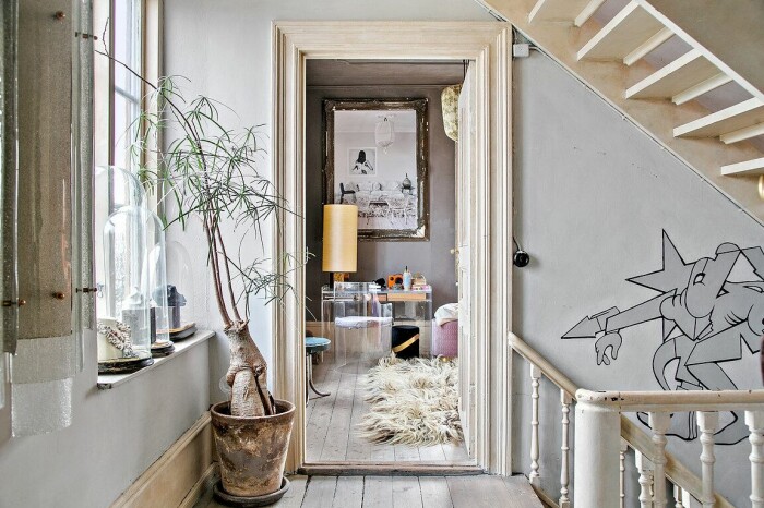 Hemmet är fyllt av personliga detaljer och Marie Olsson Nylander jobbar med flera olika material och texturer som skapar blickfång. hemma hos marie olsson nylander är det personligt inrett