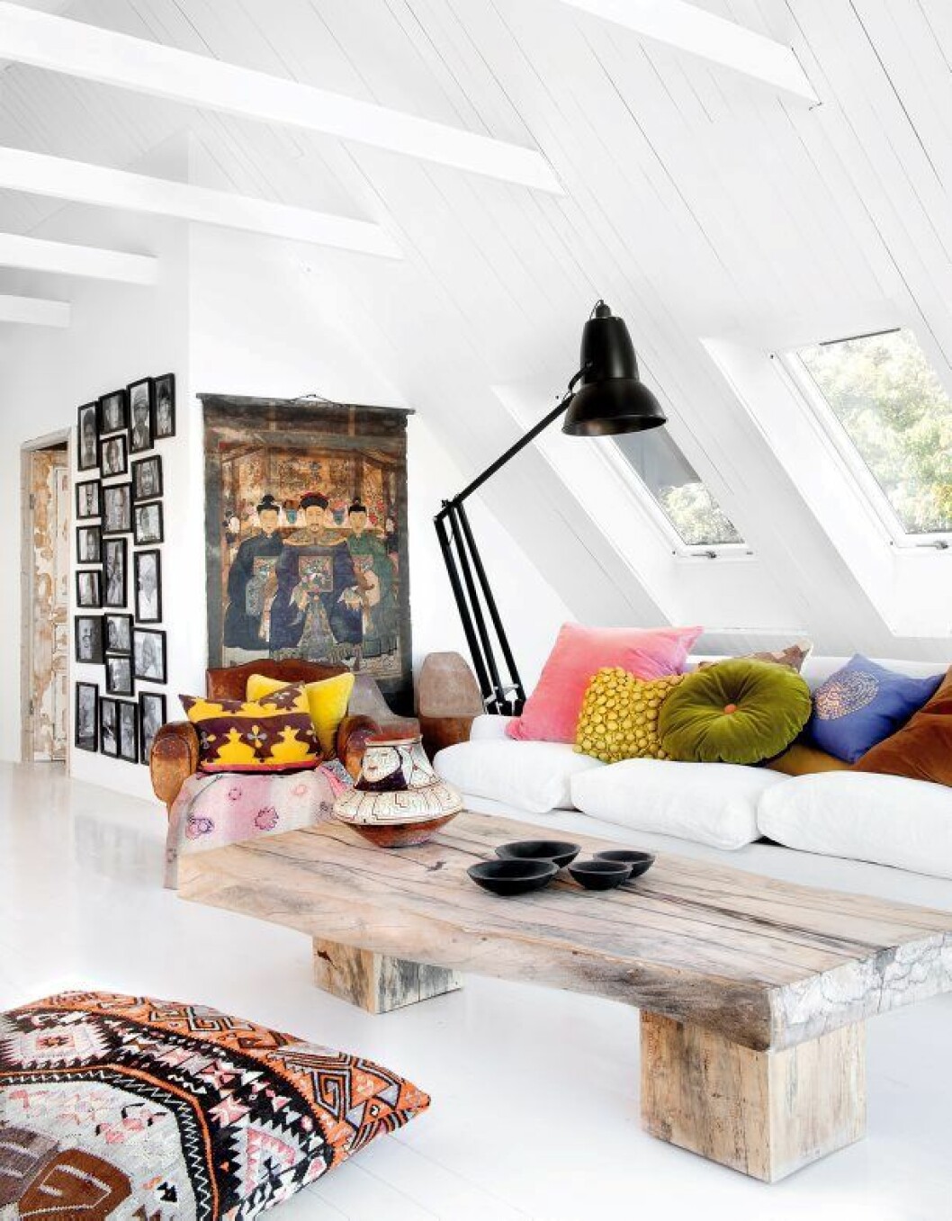 Den gigantiska lampan heter Anglepoise. Soffa av Vico Magistretti, ropades in på auktion. Bordet från spanska Concha Bay. hemma hos marie olsson nylander arild_2