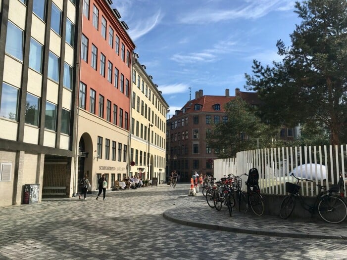 Mark Isitts torg i Köpenhamn, Hauser plads. Hemma hos Mark Isitt i Köpenhamn