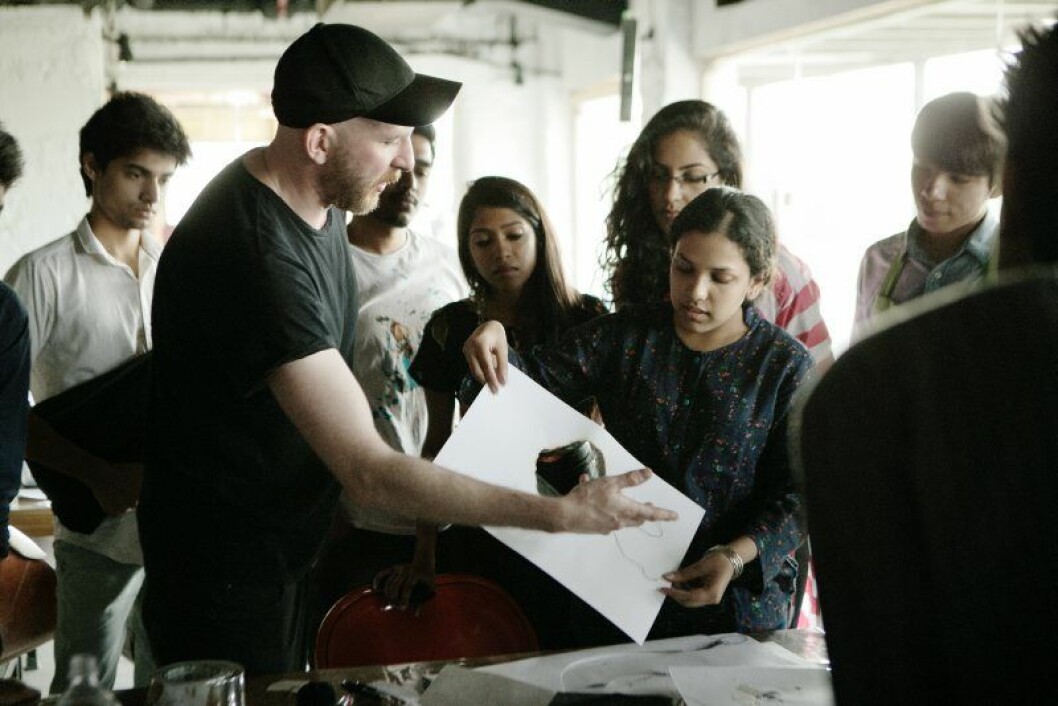 Martin i full färd i en workshop med studenter från designutbildningen NIFT i Delhi.