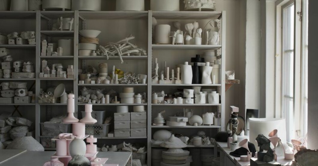 Titta in i ateljén hos en av Sveriges mest spännande keramiker just nu