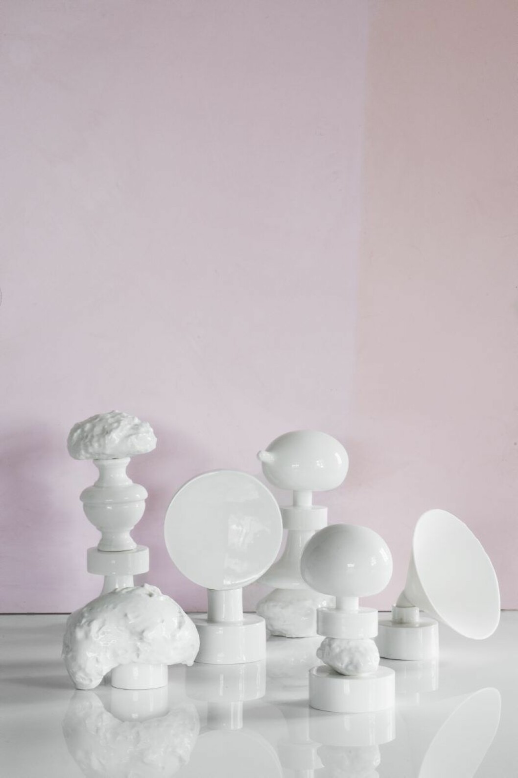 Skulpturerna <em>Next to nature-exclusive</em> i glaserat benporslin debuterade på Blås & knåda i augusti 2015. Benporslin är sedan 1860-talet Gustavsbergs specialitet. Hemma hos Mia E Goransson_4