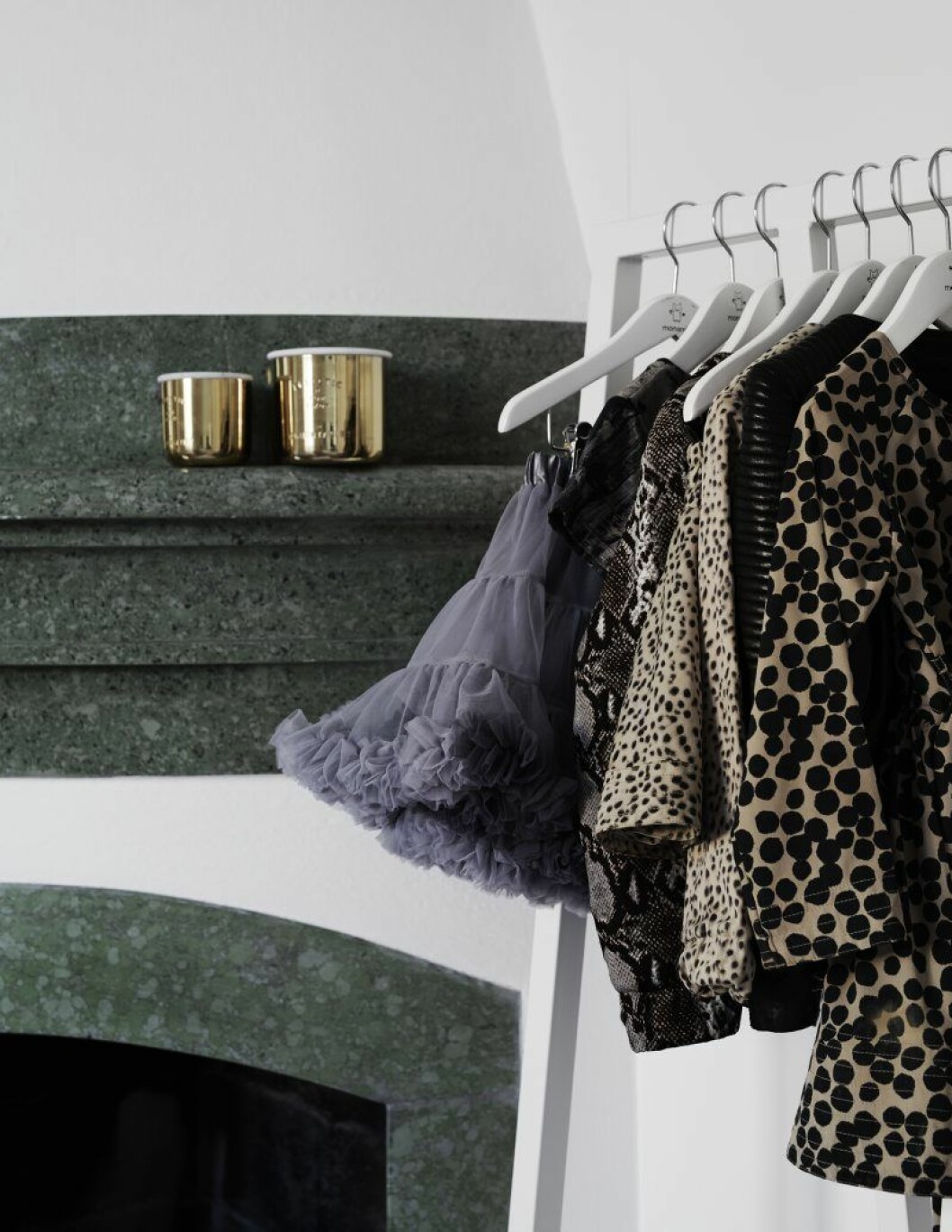 När det danska modemagasinet Cover i ett par år gav ut en systertidning med fokus på barnmode bloggade Nadja Mini Helminen för dem. Hennes intresse för barnmode är alltjämt stort och syns fortfarande på bloggen och Instagram. När hon nyligen la ut några av dottern Nellis urvuxna kläder på Blocket ökade antalet besökare så pass att Blocket bad om ett lunchmöte. Här Nellis fina barnrum. Hemma hos Najda Mini